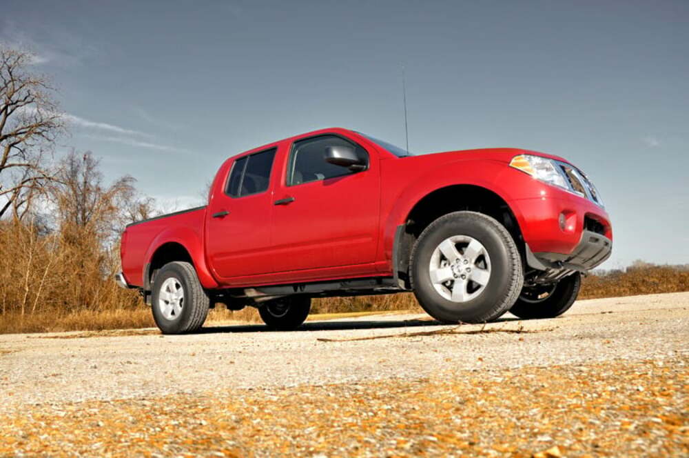 Fits Nissan Frontier (05-24)/Xterra (05-15) 2WD/4WD 2.5 Inch Lift Kit; 867