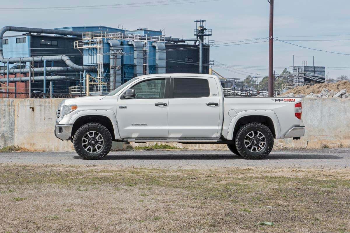 Fits Toyota Tundra 2WD/4WD (2007-2021) 2.5-3 Inch Leveling Kit; 870