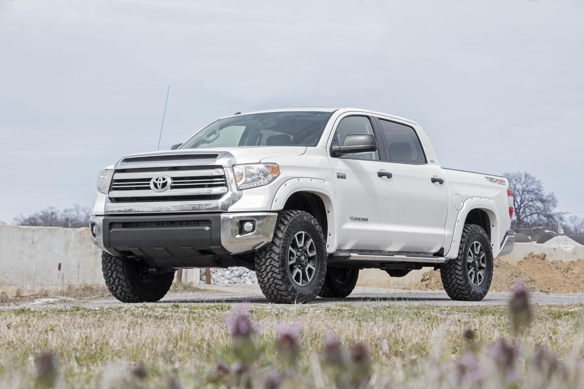Fits Toyota Tundra 4WD (2007-2021) 2.5-3 Inch Leveling Kit; 87000