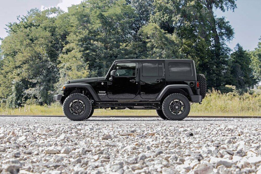 Fits Jeep Wrangler Unlimited 2WD/4WD (2007-2018) 2.5 Inch Lift Kit; 901