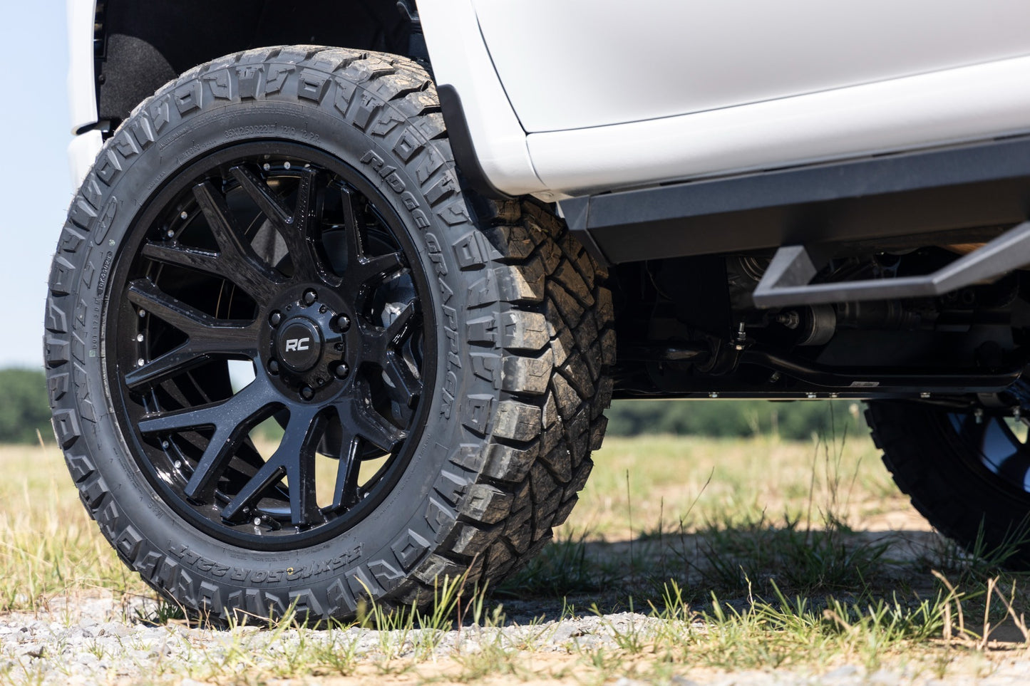 Rough Country 95 Series Wheel; One-Piece; Black; 22x10; 6x5.5; -25mm 95221012
