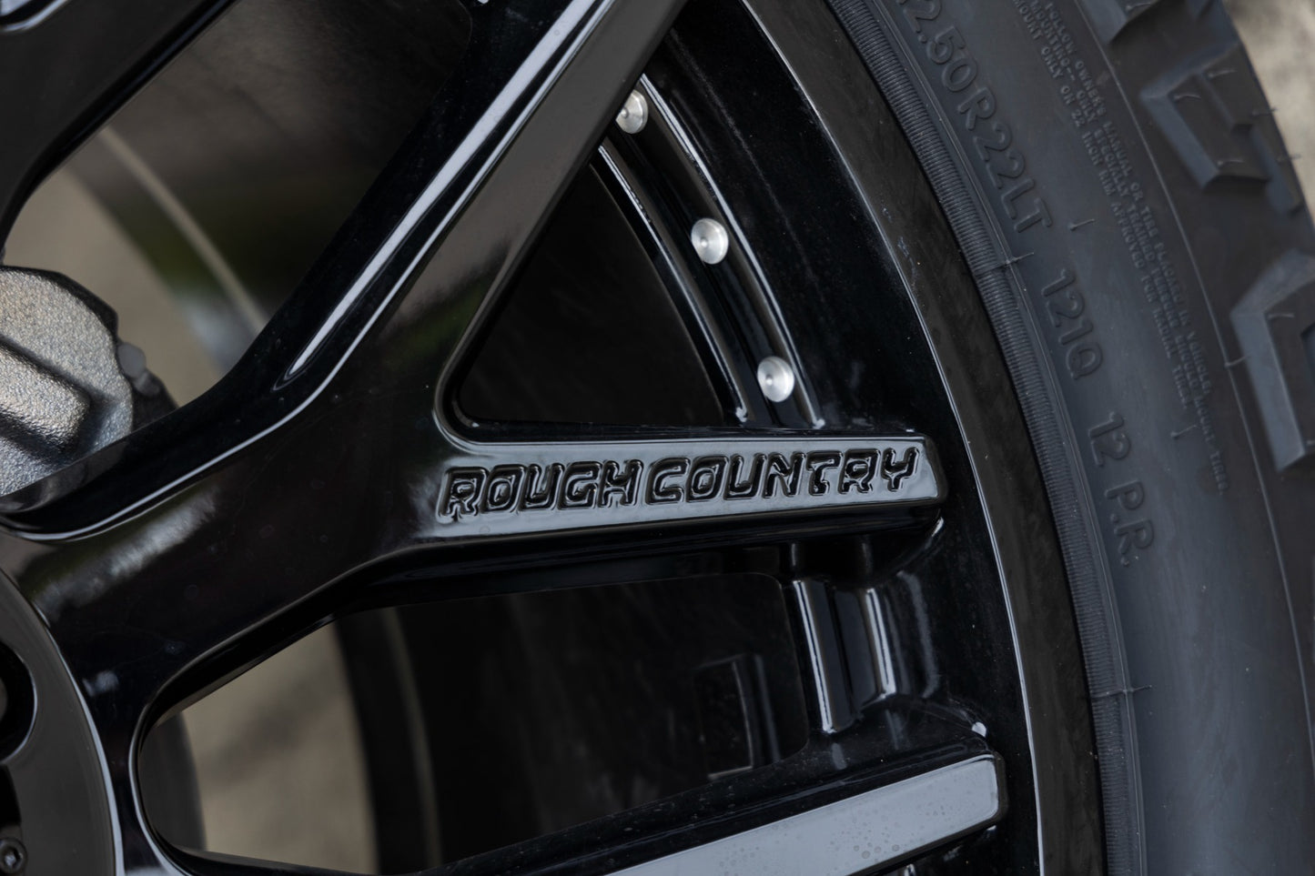 Rough Country 95 Series Wheel; One-Piece; Black; 22x10; 6x5.5; -25mm 95221012