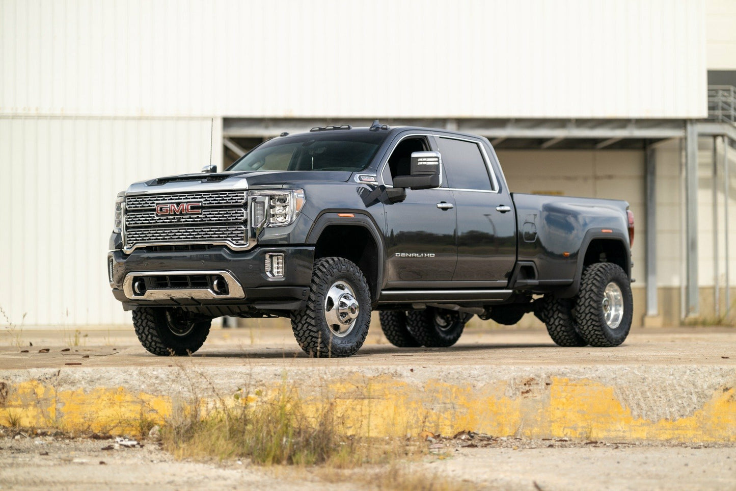 Fits Chevy/GMC Sierra 3500 HD/Silverado 3500 HD 2&4WD (20-24) 3" Lift Kit; 95630