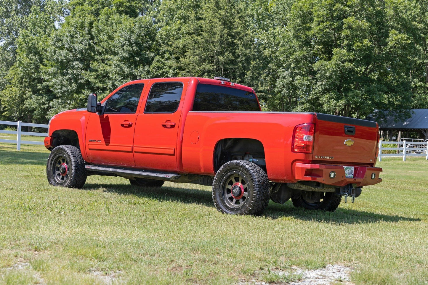 Fits Chevy/GMC 2500HD/3500HD (11-19) 3.5 Inch Knuckle Lift Kit; V2; 95770RED