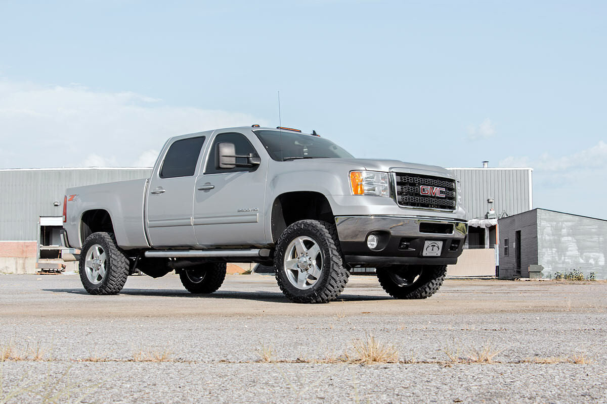 Fits Chevy/GMC 2500HD/3500HD (11-19) 3.5 Inch Lift Kit; M1; 95940RED