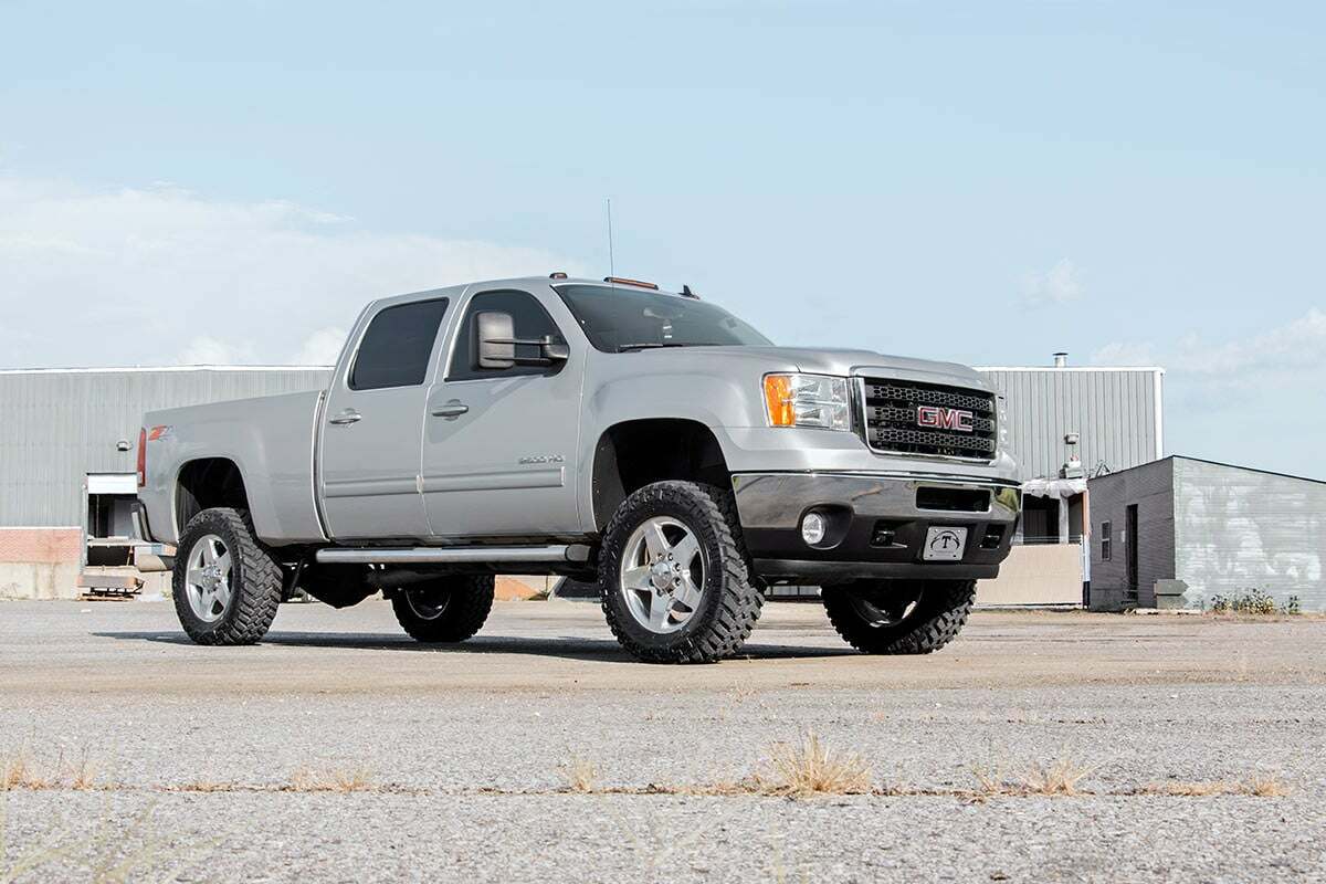 Fits Chevy/GMC 2500HD/3500HD 2&4WD (11-19) 3.5" Lift Kit; w/ Overloads; 97530RED