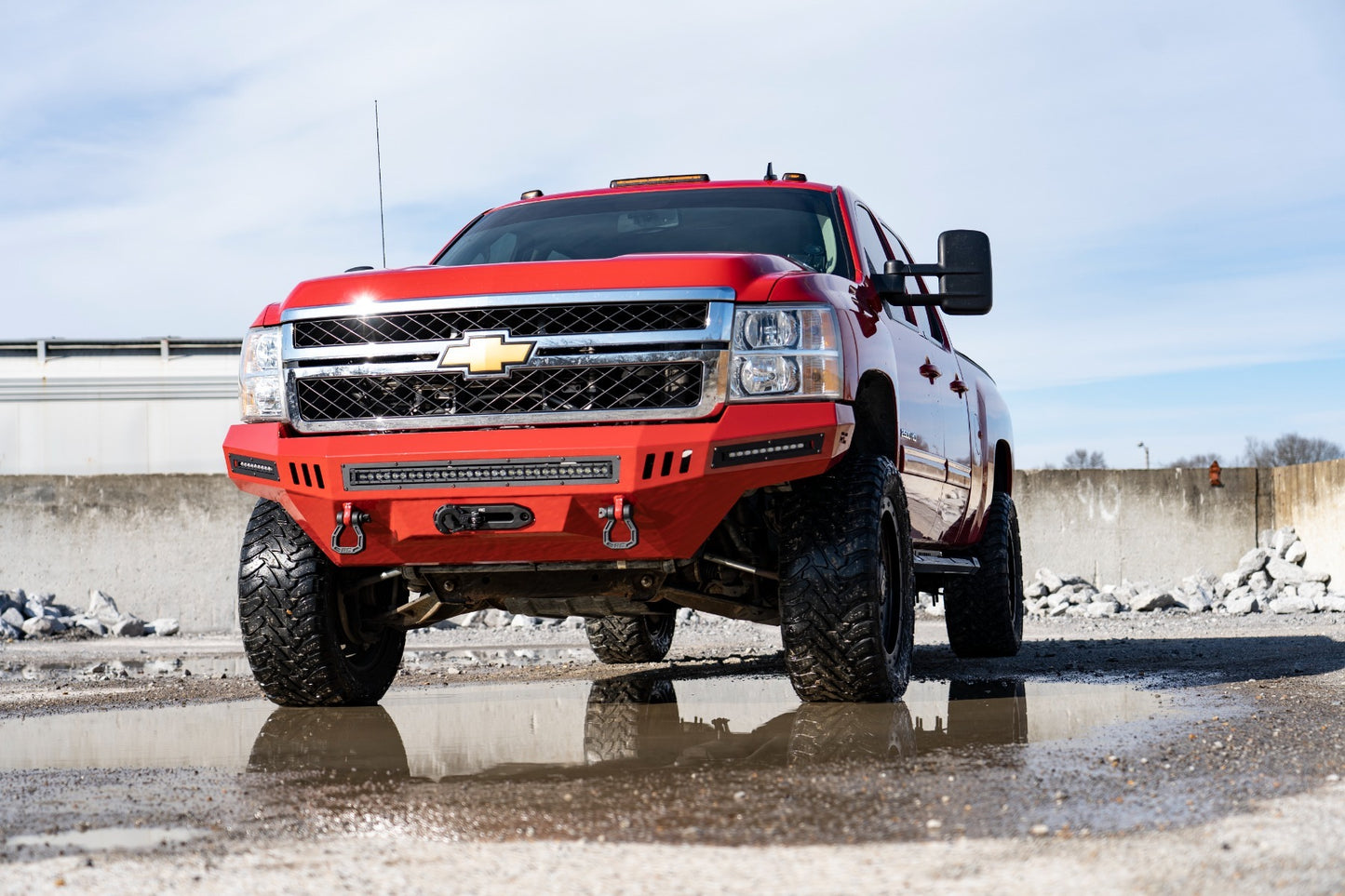 Fits Chevy/GMC 2500HD/3500HD(11-19) 3.5" Knuckle Lift V2 w/ Overloads 97670RED