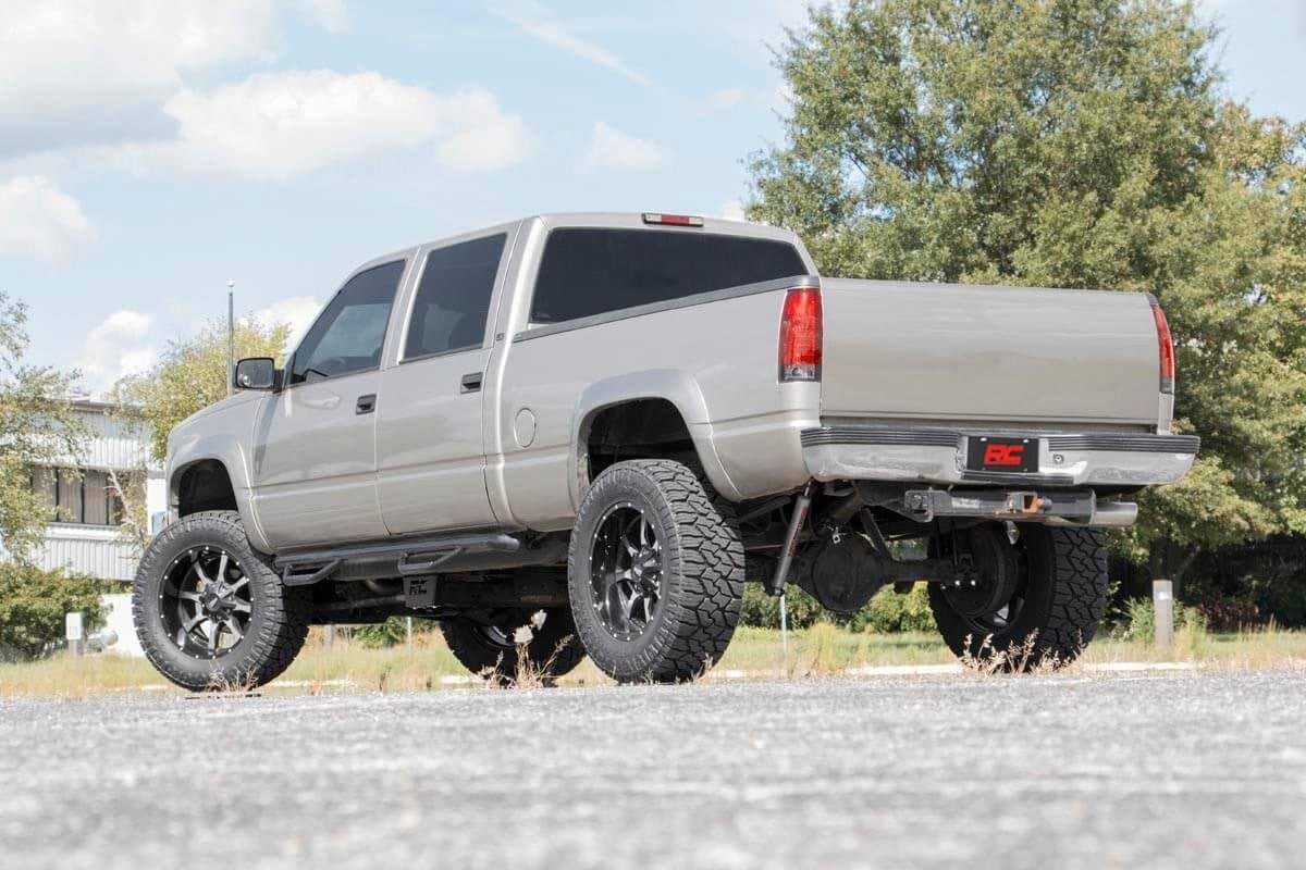 Rough Country 6 Inch Lift Kit - 8-Lug - V2 - Chevy 3/4-Ton Suburban/C2500/K2500 Truck/C3500/K3500 Truck (88-00) - 16170