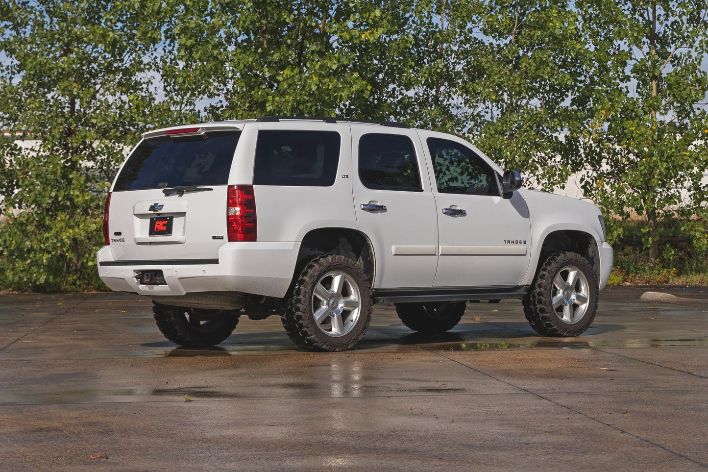 Rough Country 3.5 Inch Lift Kit - M1 Struts - Forged UCAs - Chevy/GMC SUV 1500 2WD/4WD (2007-2020) - 19340