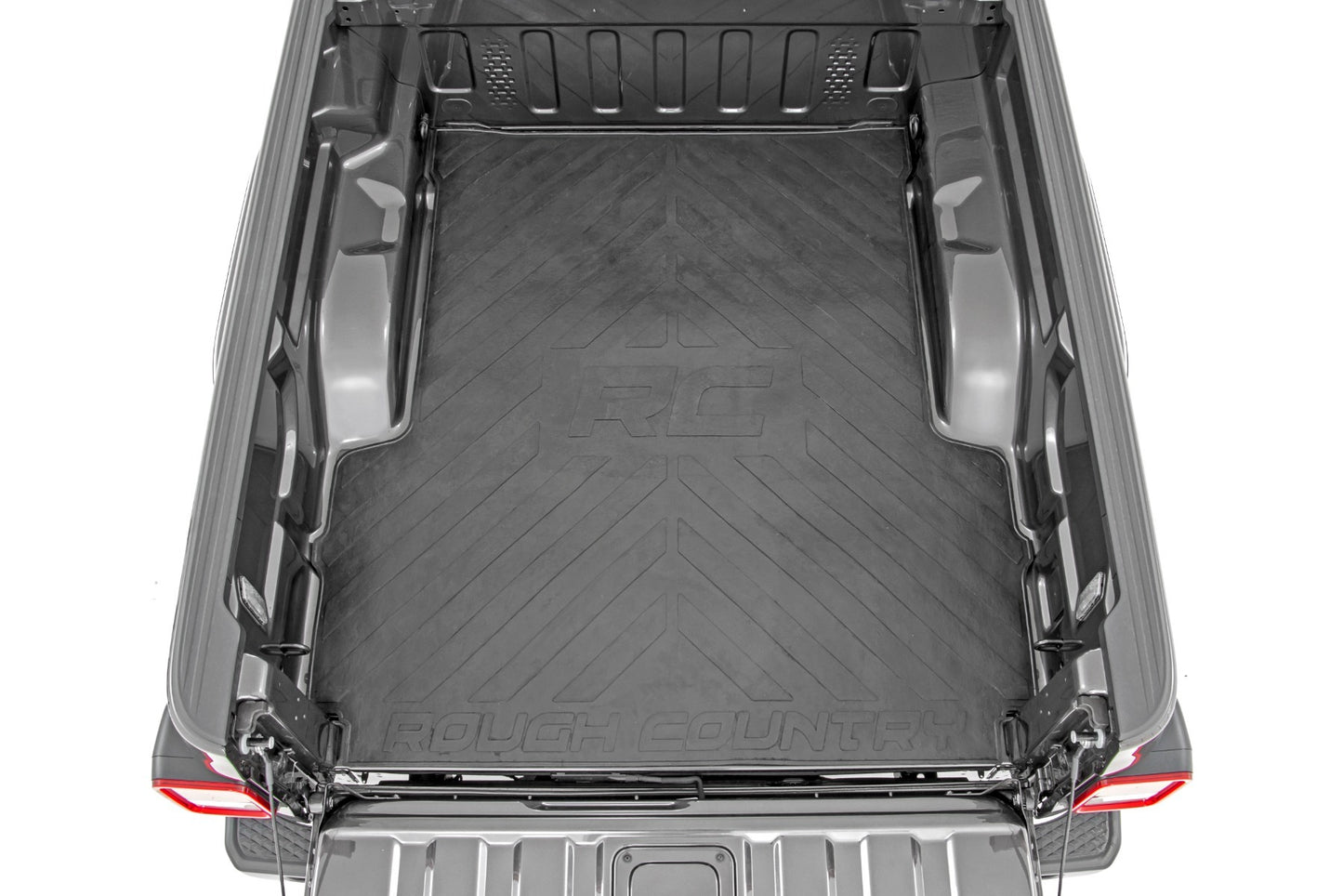 Fits Jeep Gladiator JT 4WD (2020-2024) Bed Mat; 5' Bed; RC Logo; RCM687