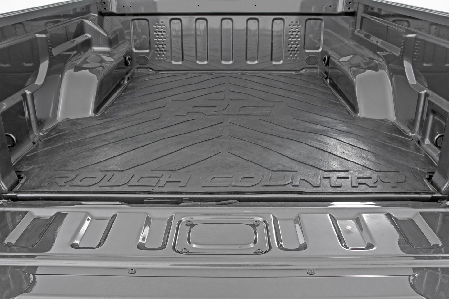 Fits Jeep Gladiator JT 4WD (2020-2024) Bed Mat; 5' Bed; RC Logo; RCM687